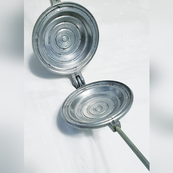 Vintage Sandwich/ PieToaster - Picture 3 of 4